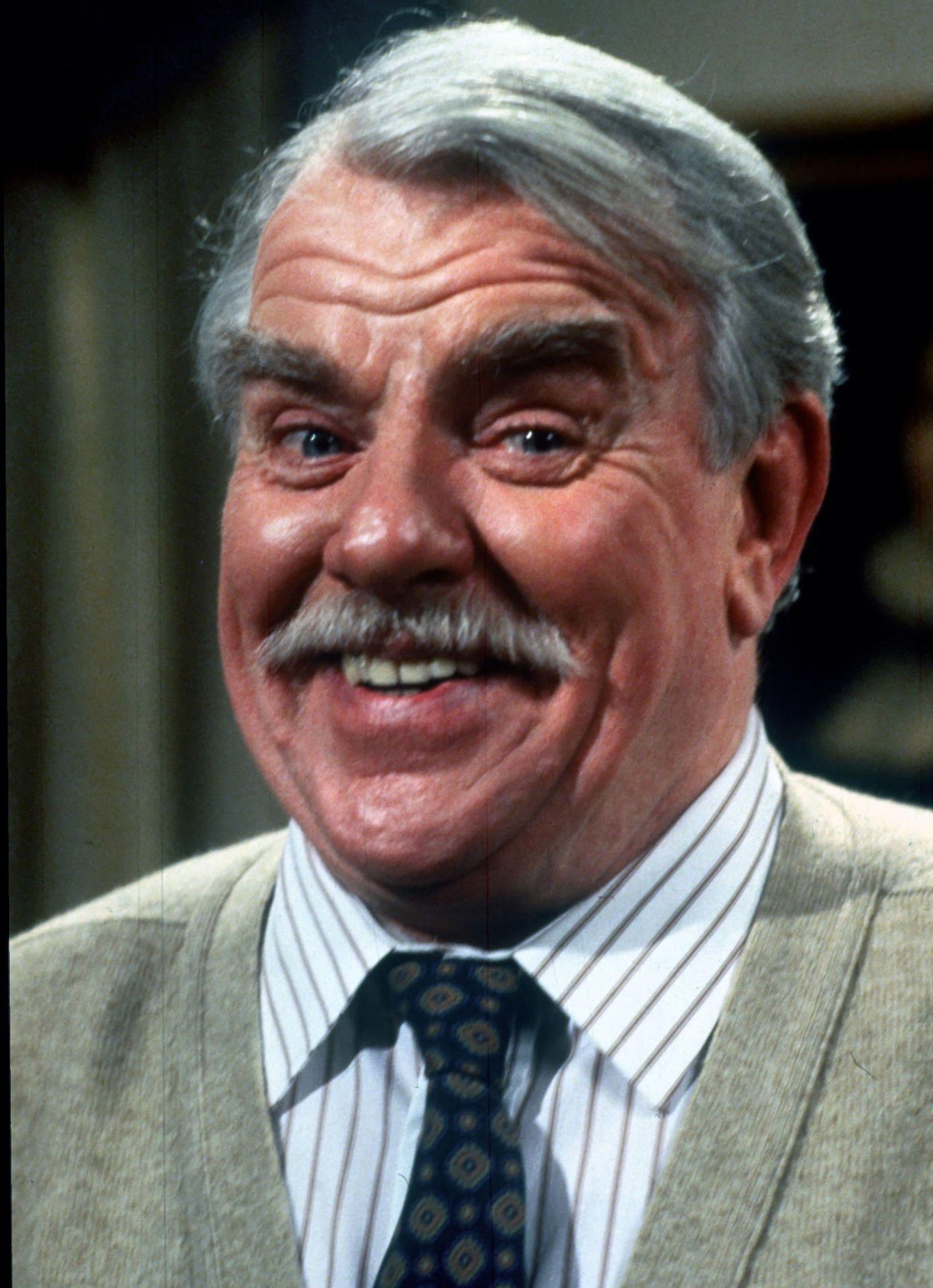 How tall is Windsor Davies?